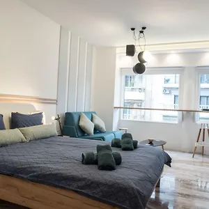 Leiland #colony_white_tower_suite Apartment